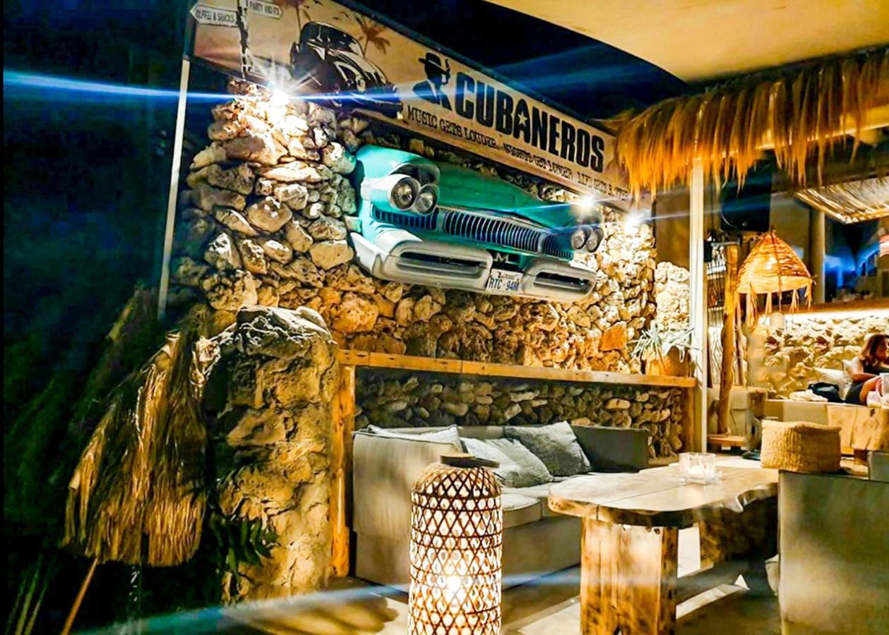 Cubaneros Holiday Inn لاغاناس المظهر الخارجي الصورة