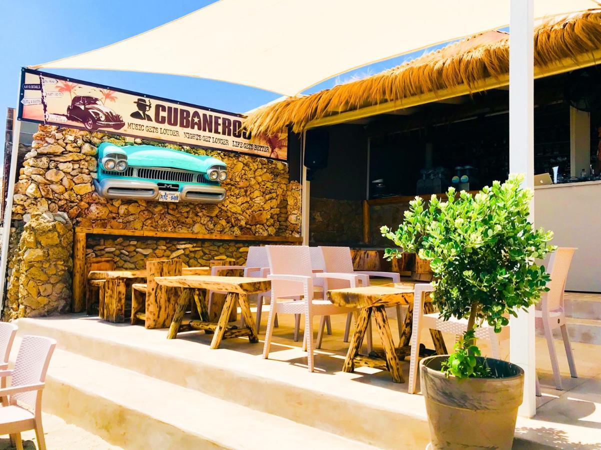 Cubaneros Holiday Inn لاغاناس المظهر الخارجي الصورة