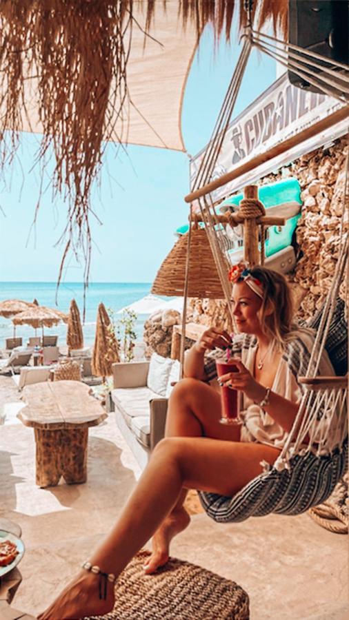 Cubaneros Holiday Inn لاغاناس المظهر الخارجي الصورة