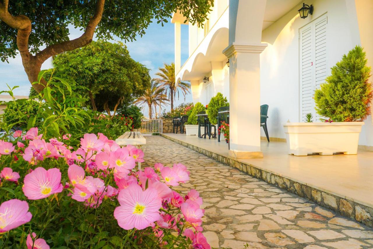 Cubaneros Holiday Inn لاغاناس المظهر الخارجي الصورة