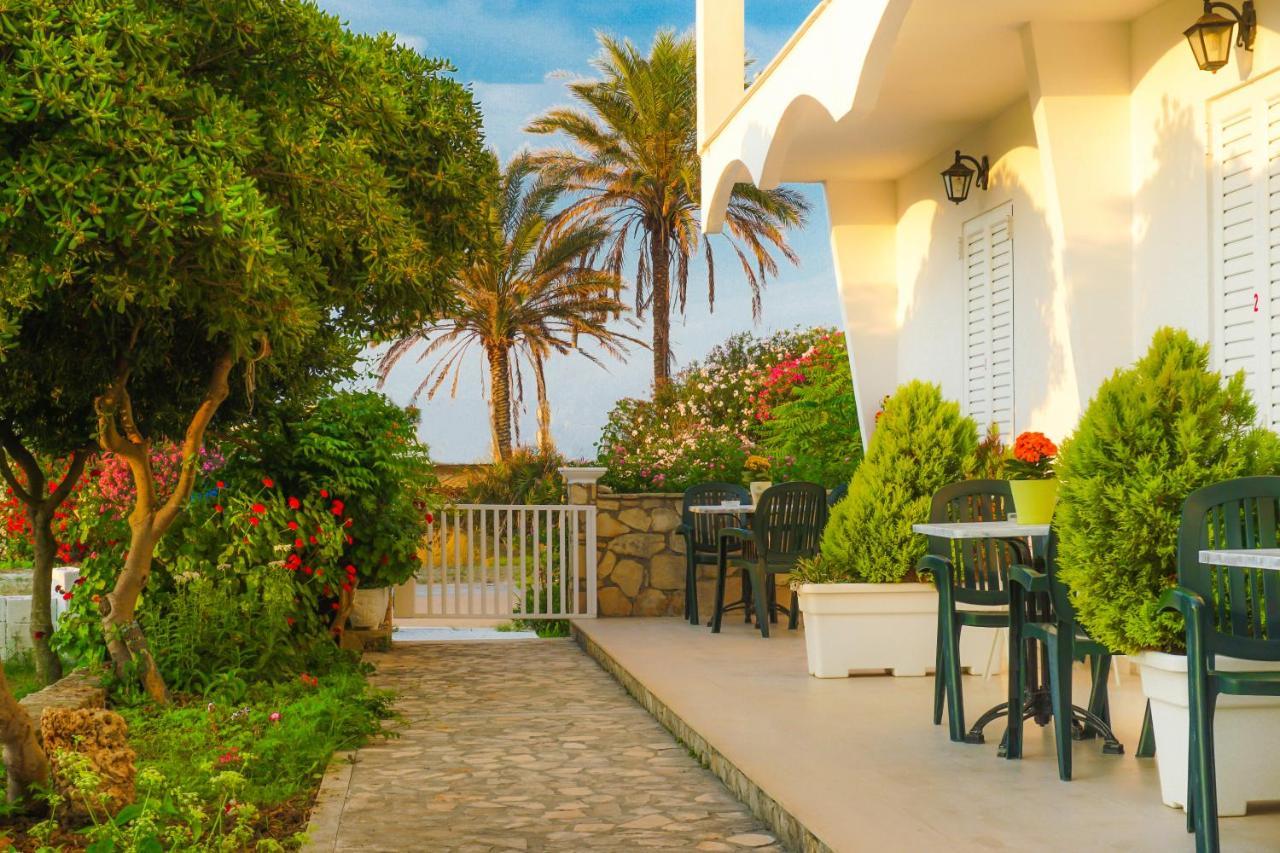 Cubaneros Holiday Inn لاغاناس المظهر الخارجي الصورة