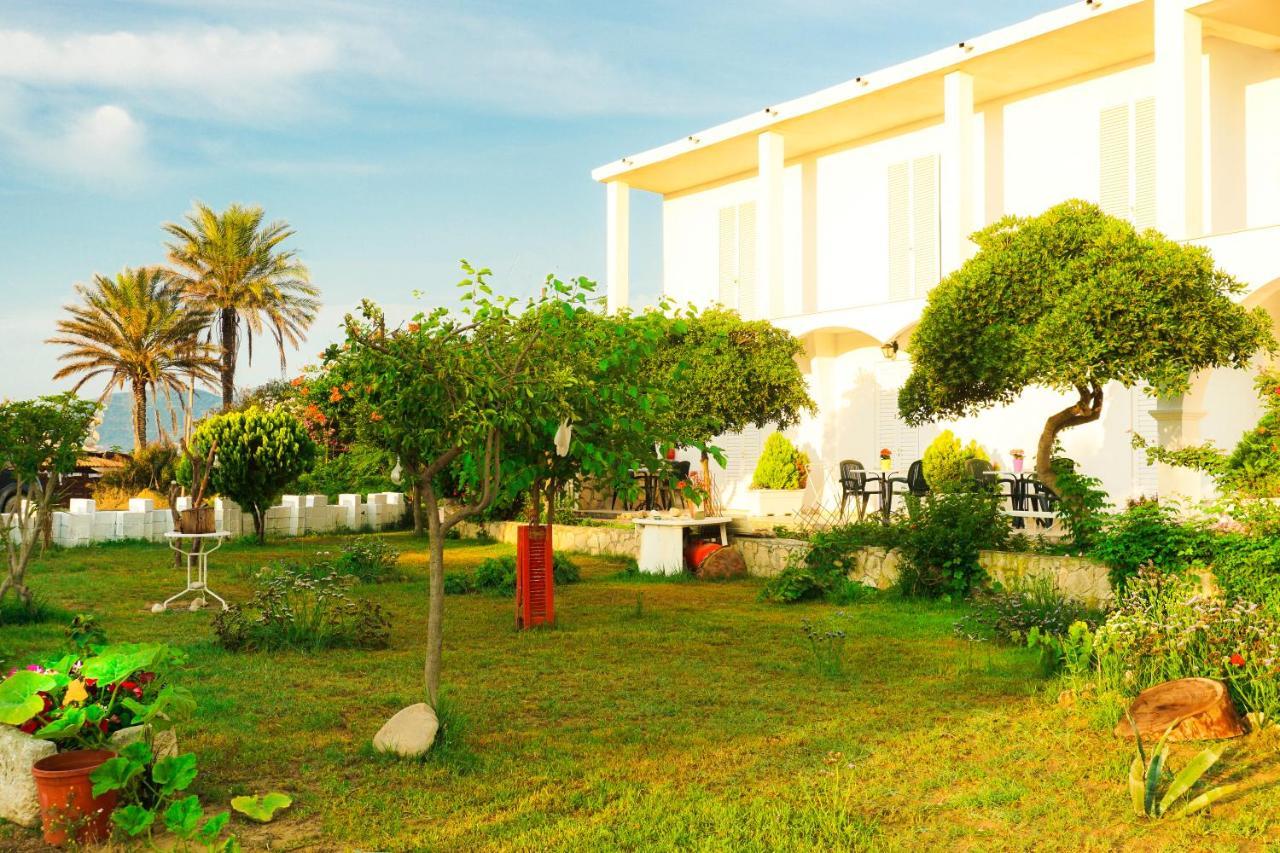 Cubaneros Holiday Inn لاغاناس المظهر الخارجي الصورة